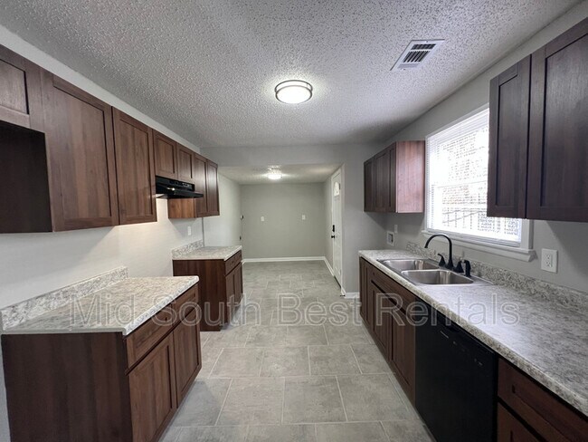 Foto del edificio - 3507 Ashford Rd