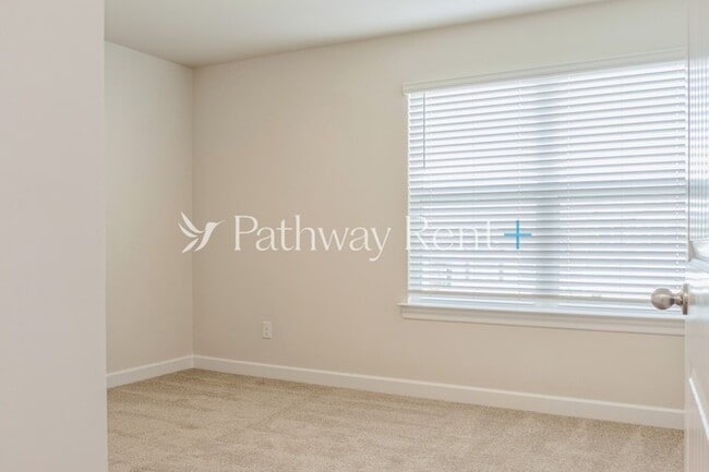 Building Photo - 3439 Quintana Dr