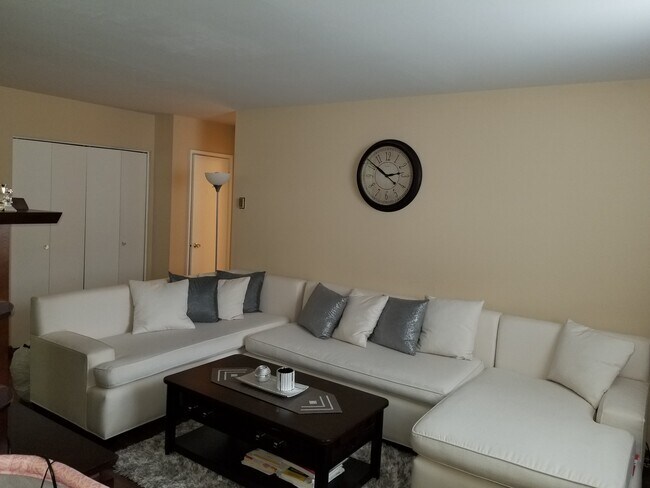 Foto del edificio - 1 Walter Ave