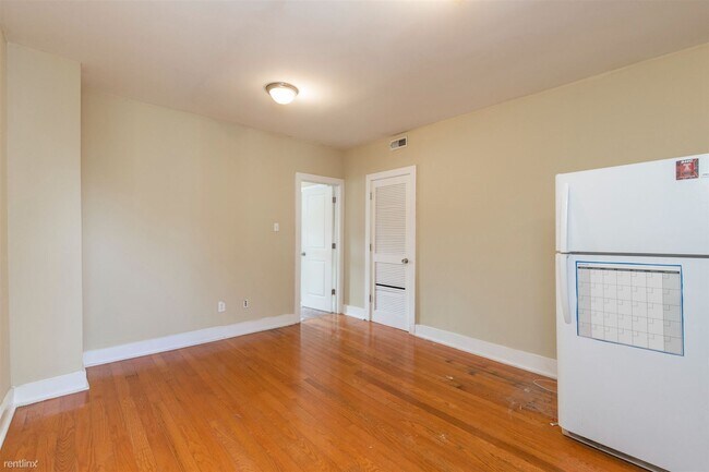 Foto del edificio - 3 br, 2 bath Triplex - 2310 N PARK AVE Unit C
