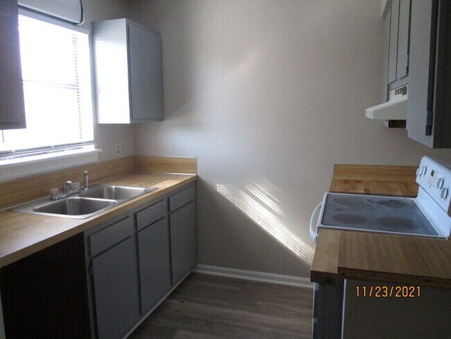 Building Photo - 208 Misenheimer Dr NW