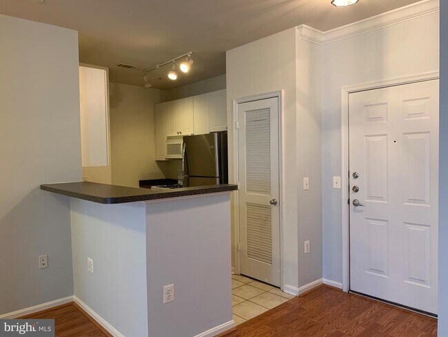 Building Photo - 2791 Centerboro Dr