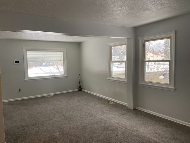 Building Photo - 3 Bedroom Home For Rent In Mentor-On-The-Lake