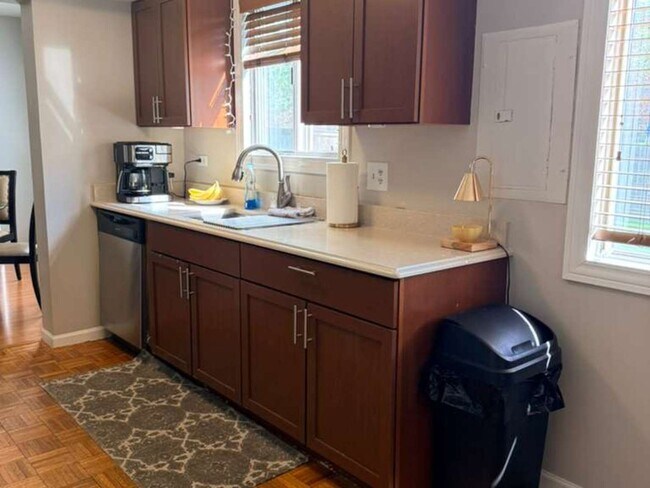 Foto del edificio - 2338 Woodview Ln
