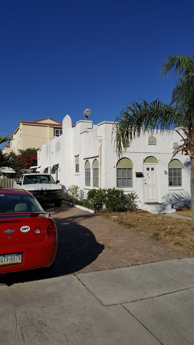 Foto del edificio - 325 Kenilworth Blvd