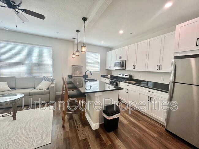 Foto del edificio - 325 15th Ave NE