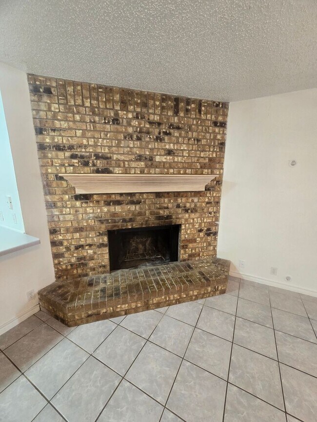 Foto del edificio - 1105 N Nolan River Rd