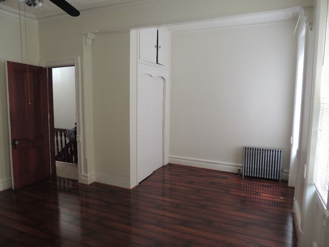 Building Photo - 47 Linden St
