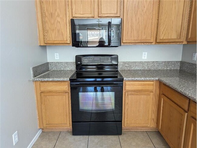 Building Photo - 1209 S Roger Way