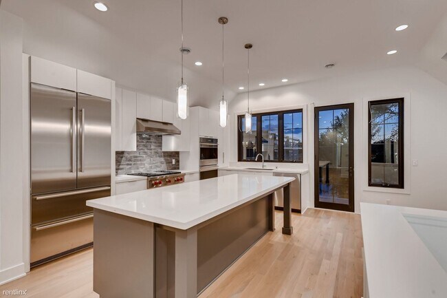 Building Photo - 5043 Ewing Ave S