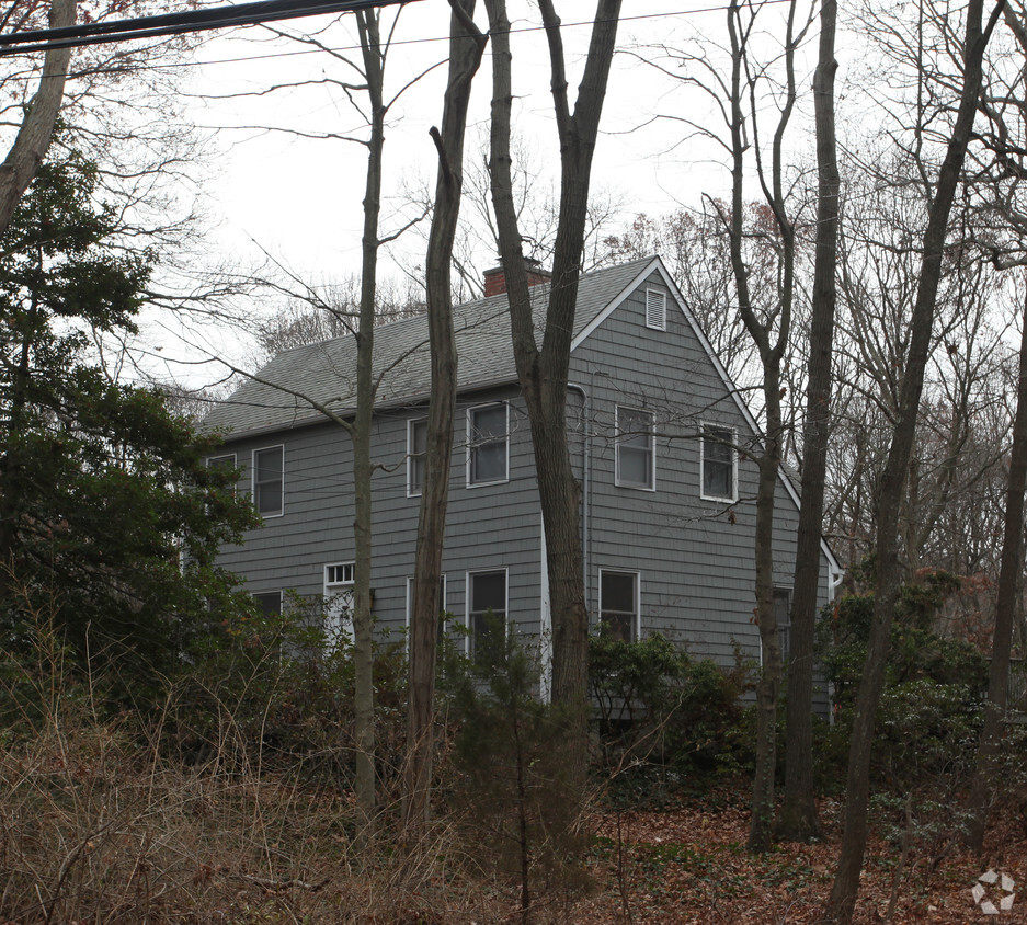 Primary Photo - 18 W Meadow Rd