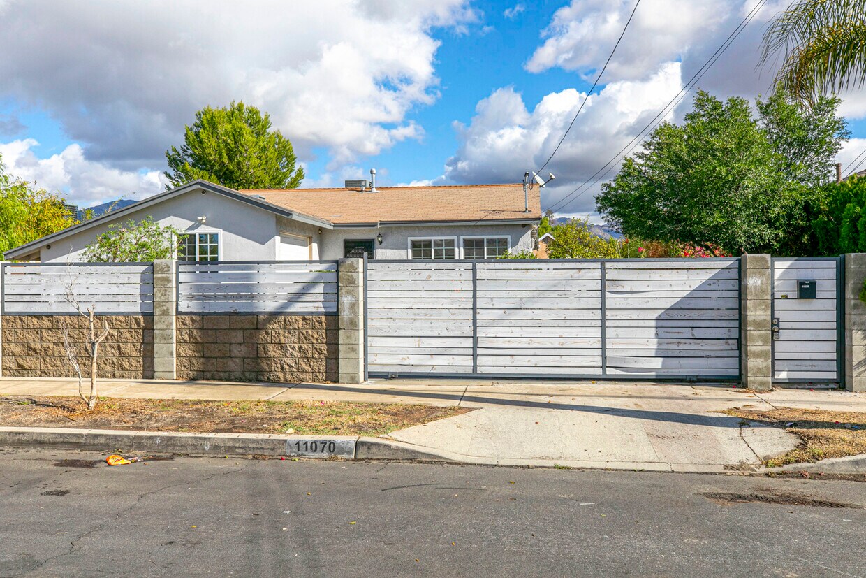 11070 De Garmo Ave, Pacoima, CA 91331 House Rental in Pacoima, CA