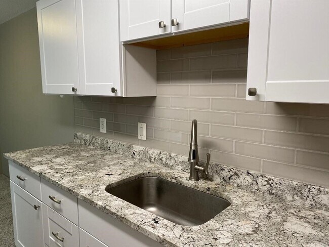 Foto del edificio - 8 Village Hill Ln