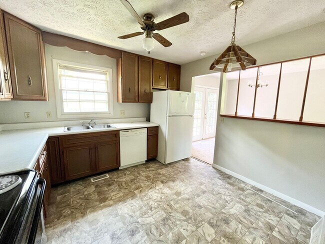 Foto del edificio - Three bedroom single family home