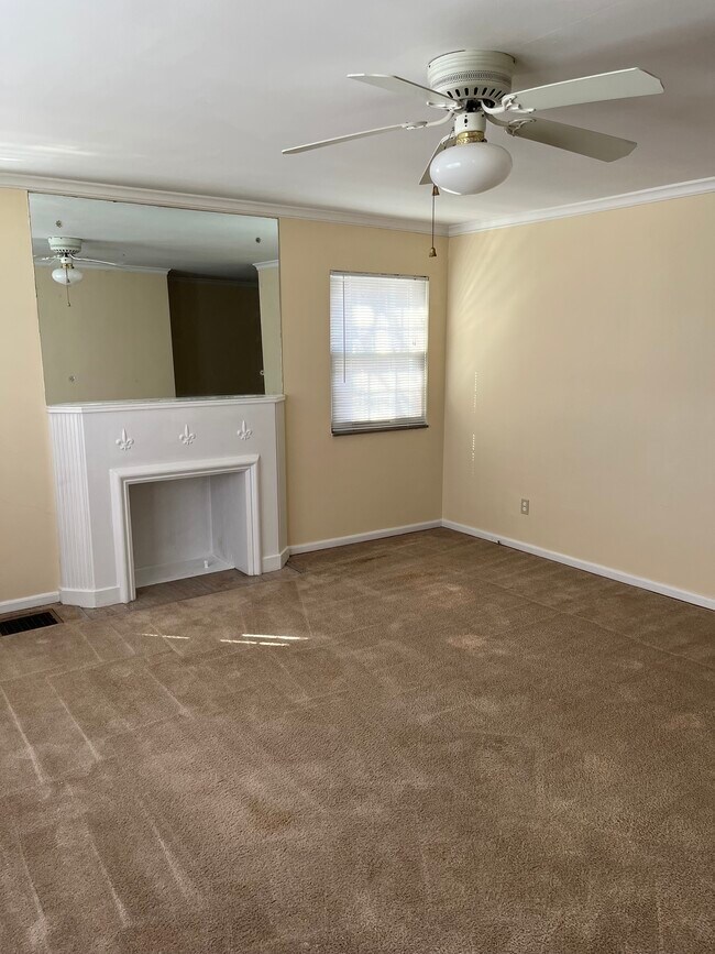 Building Photo - 1133 S Cassingham Rd