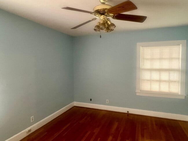 Building Photo - One bedroom, 1 bath apartment in Burlington