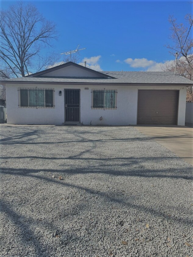221 Saavedra Rd SW, Albuquerque, NM 87105 House Rental in Albuquerque