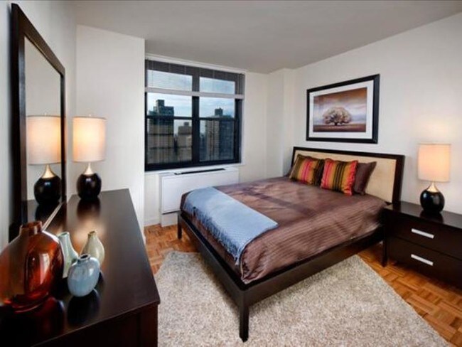 Foto del edificio - 309 E 83rd St