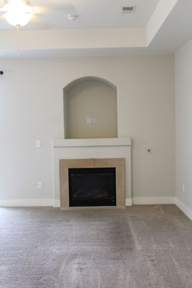 Building Photo - Beautiful Townhome for RENT in Rifle