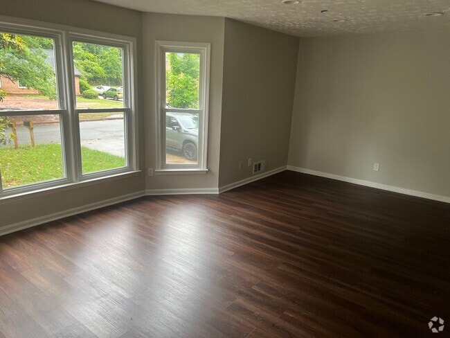 Building Photo - 2596 Golfview Ter SE