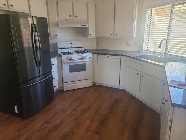 Foto del edificio - 9236 Premier Way