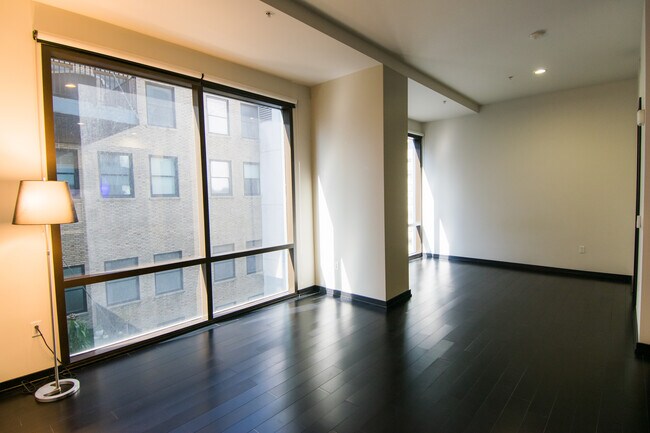 Building Photo - 655 S Hope St
