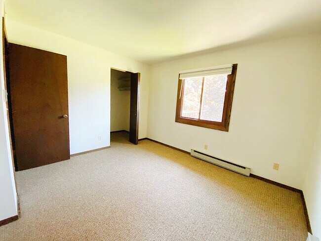 Building Photo - W168N11489 El Camino Dr