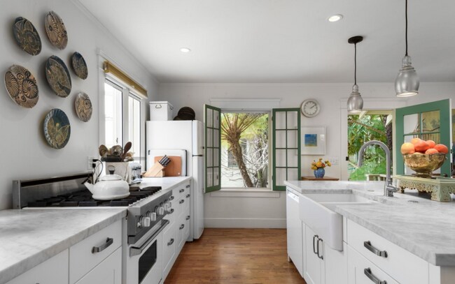 Kitchen with Viking Range - 427 E Sola St