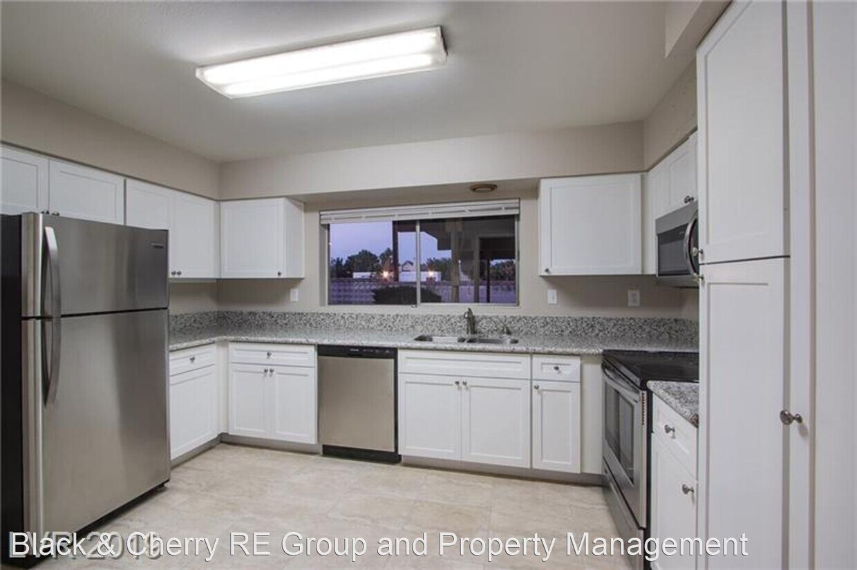 Building Photo - 356 E Desert Inn Rd