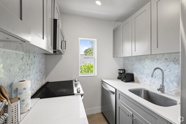 2BR, 2BA - 710SF - Kitchen - SoMi Happy Livin' (Furnished) Apartments