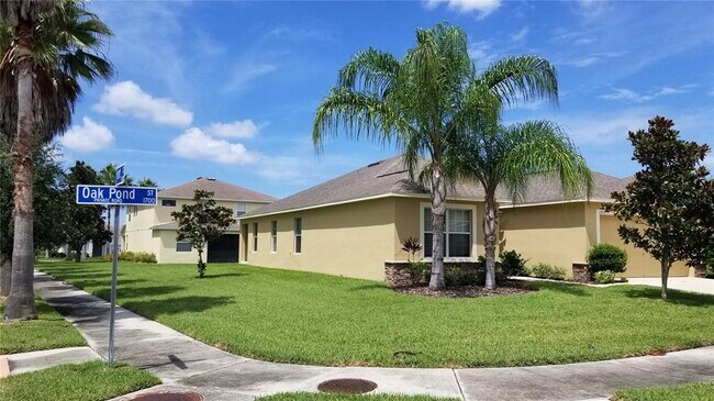 Foto del edificio - 1702 Oak Pond St