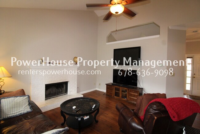Building Photo - 220 Red Oak Ln