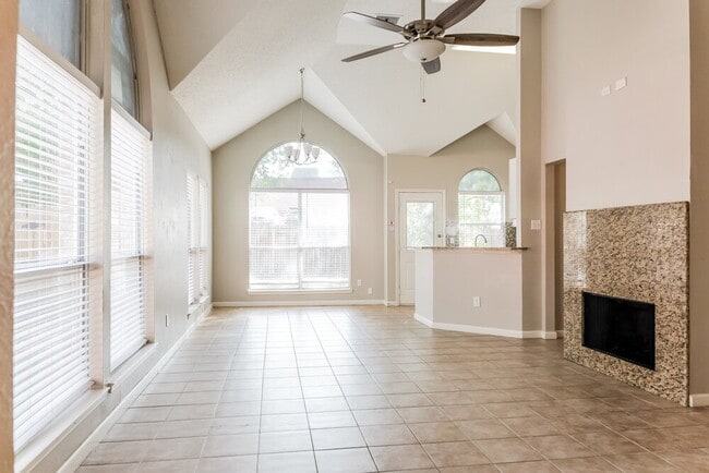 Building Photo - 7608 Honeybee Ln