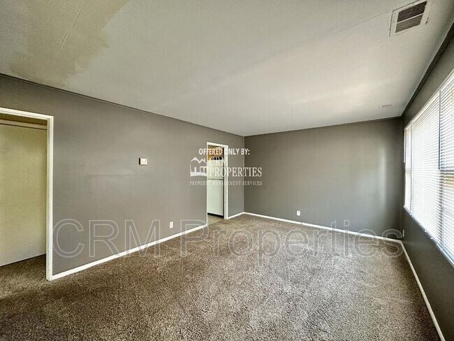 Building Photo - 1123 Brentwood Dr