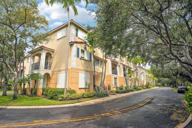 Foto del edificio - 3172 N Greenleaf Cir