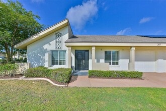 Building Photo - 207 Islip Way
