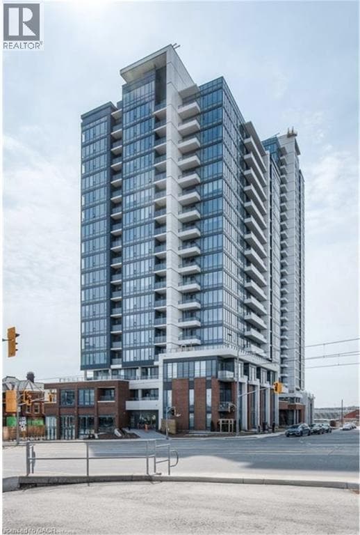 Building Photo - 15 Wellington St S