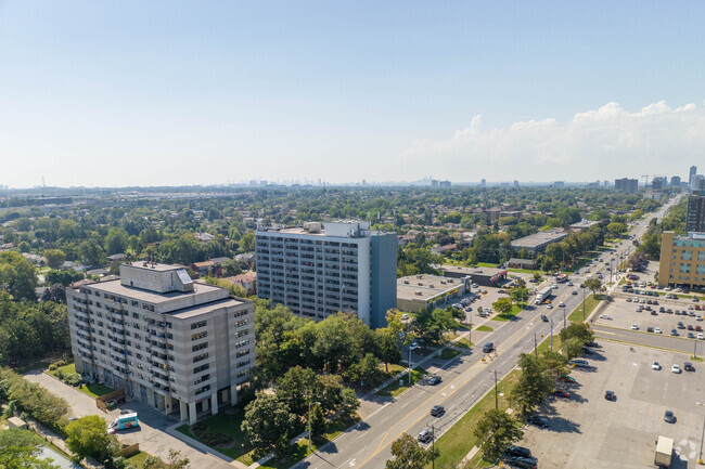 Building Photo - Tam O'Shanter Towers