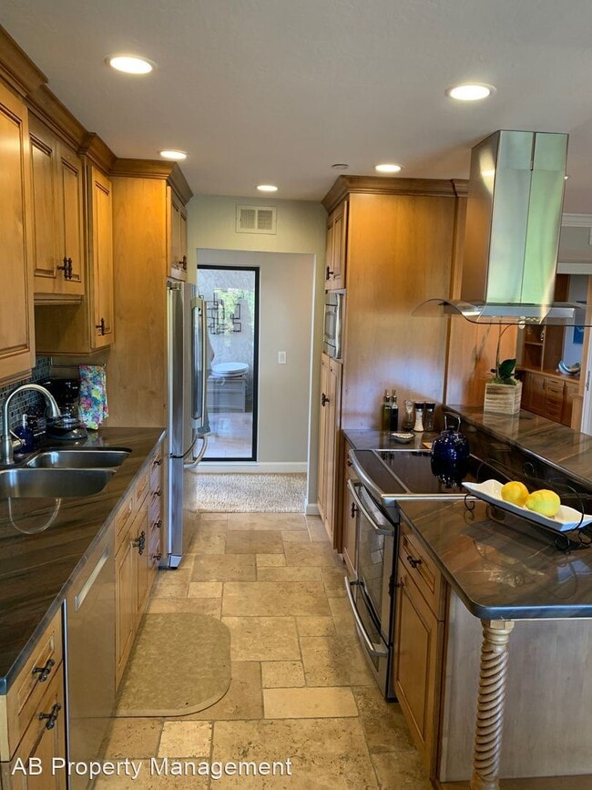Building Photo - 3 br, 2 bath House - 101 2nd Street #13