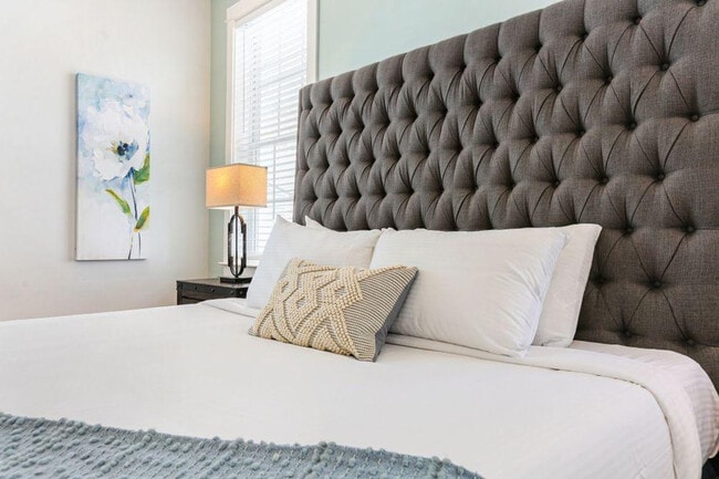 Building Photo - 1218 Carondelet St