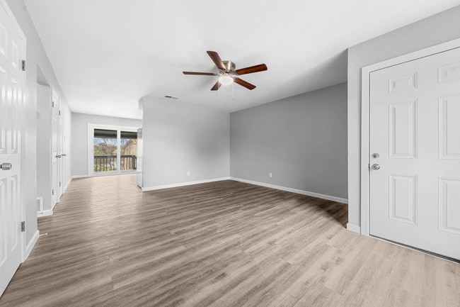 Building Photo - 124 Wind Ridge Dr