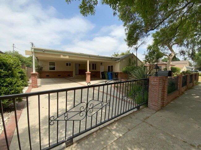 Building Photo - Charming 4-Bedroom Home on a Beautiful Tre...