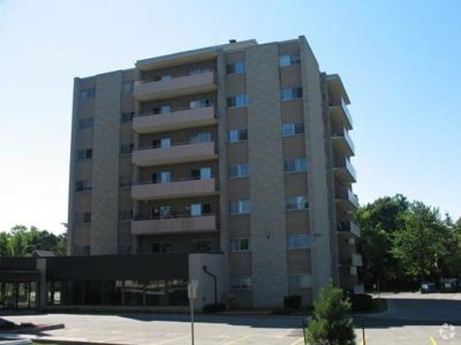 Building Photo - Metropolitan Towers