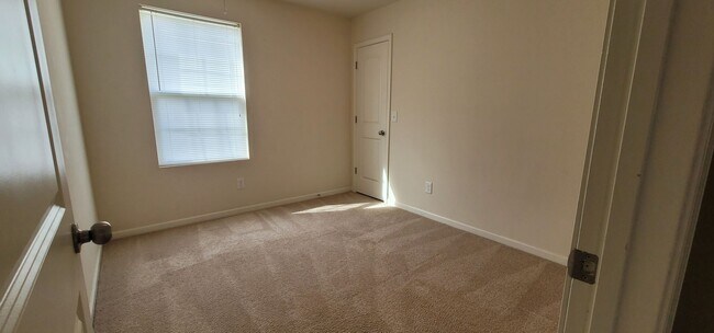 Foto del edificio - Two-Story, 3 Bedroom, 2.5 Bath Home Located in Established Neighborhood- Near Campbell University