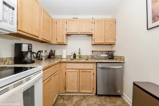 Foto principal - 200 N Dearborn St