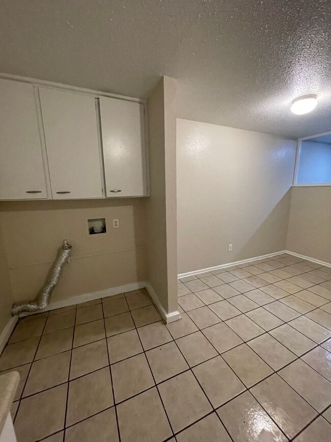 Foto del edificio - Spacious 2 bedroom with applicances