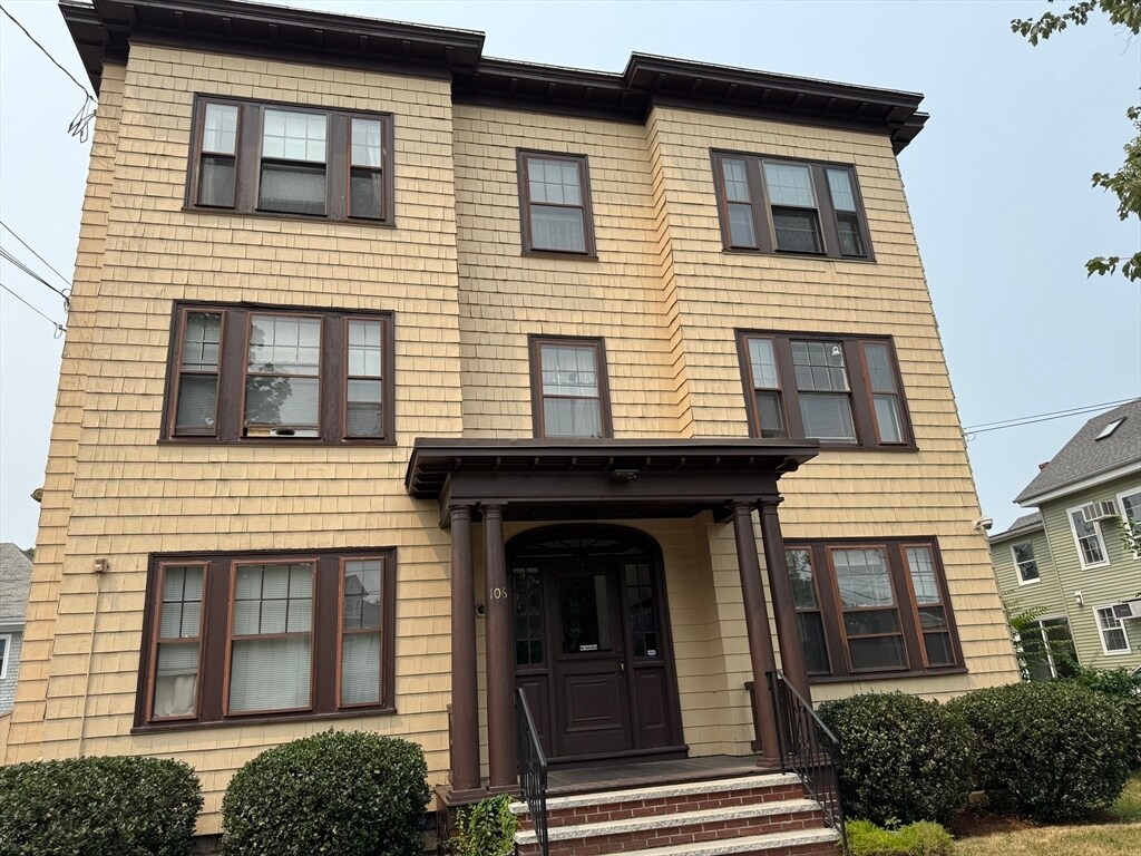 Primary Photo - 106 Kenoza Ave