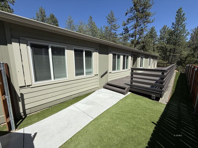 Building Photo - Brand New in town 3 bedroom