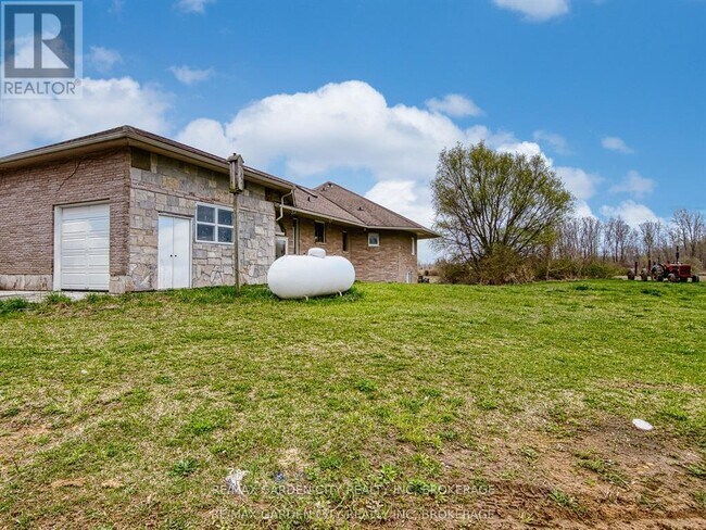 Building Photo - 33260 Pettit Rd