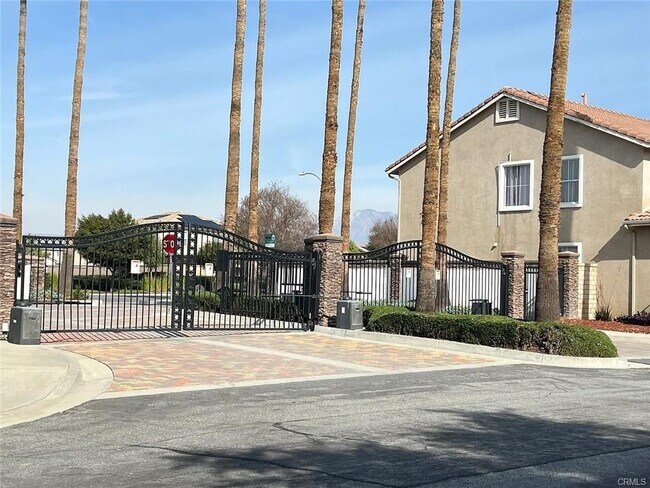 Foto del edificio - 28379 Hillsdale Ave